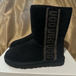 UGG Classic Short Boot - Black